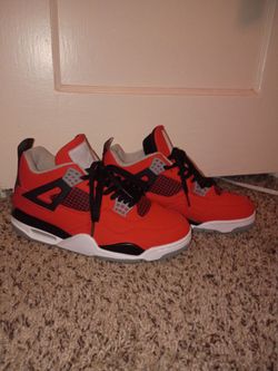 Air Jordan 4 Retro "Toro Bravo"  size 9