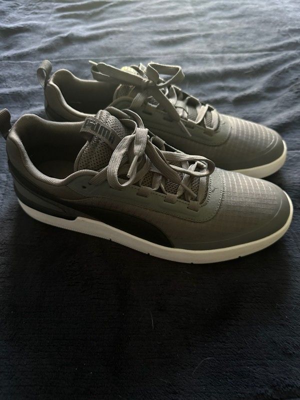 Men's Puma Size 9