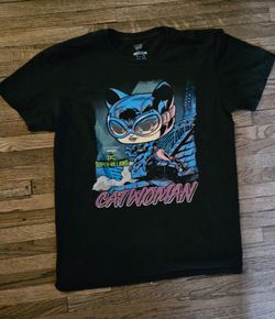 FUNKO  POP DC SUPER VILLANS CATWOMAN  LOGO MEDIUM  SIZE  T-SHIRT  PRE-OWNED