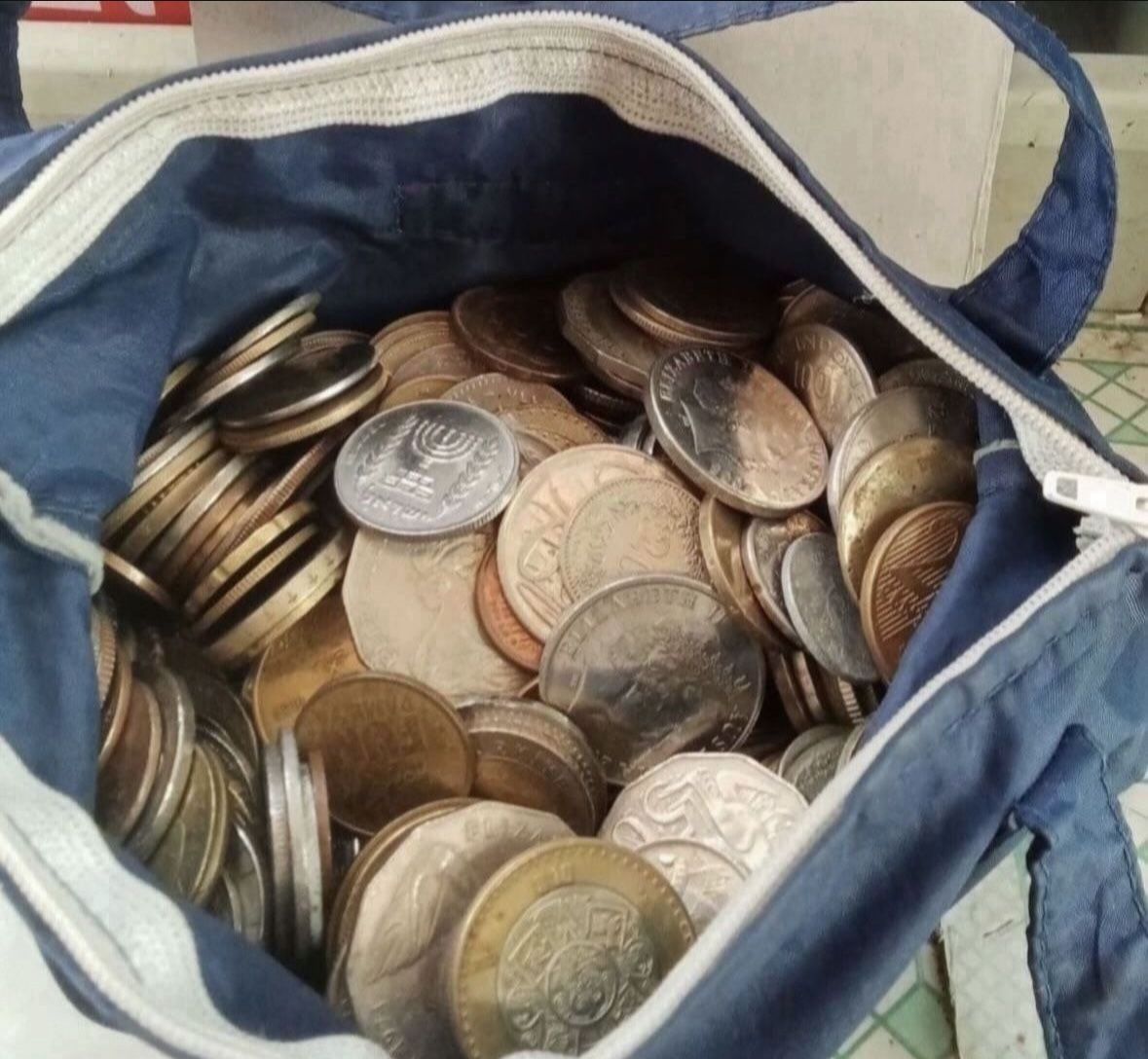 World Coin Collection( 100 coin) for Your collection