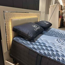 I’m Jon Green, Wayne’s Home Sales Representative🌟Zyniden Queen/King Size Bed Frame, Dresser, Mirror, Nightstand, Chest, Mattress Fast Delivery 