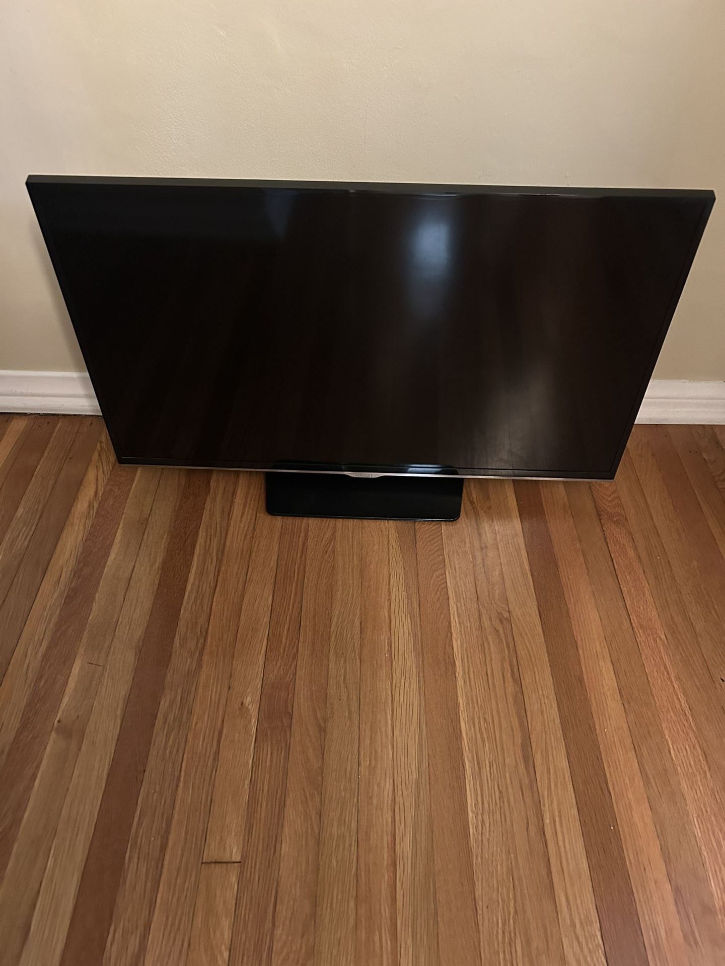 Samsung SMART TV LED 32” Flatscreen