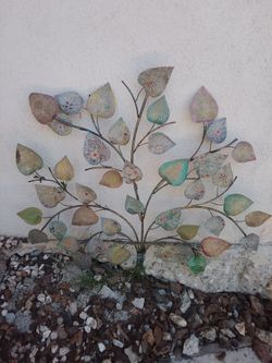 Decorative wall hanger