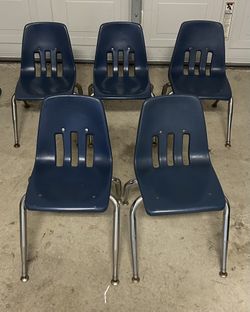 5 VIRCO Los Angeles Plastic Molded School Chairs Blue Color