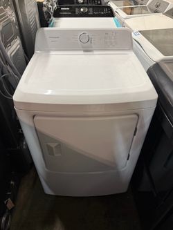 New Frigidaire - 7 Cu. Ft. Gas Dryer with 8 Dry Cycles - White