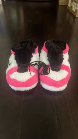 Sneaker cozy slippers