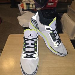 MEN'S JORDAN OREGON DUCKS TRAINER SIZE 12.5