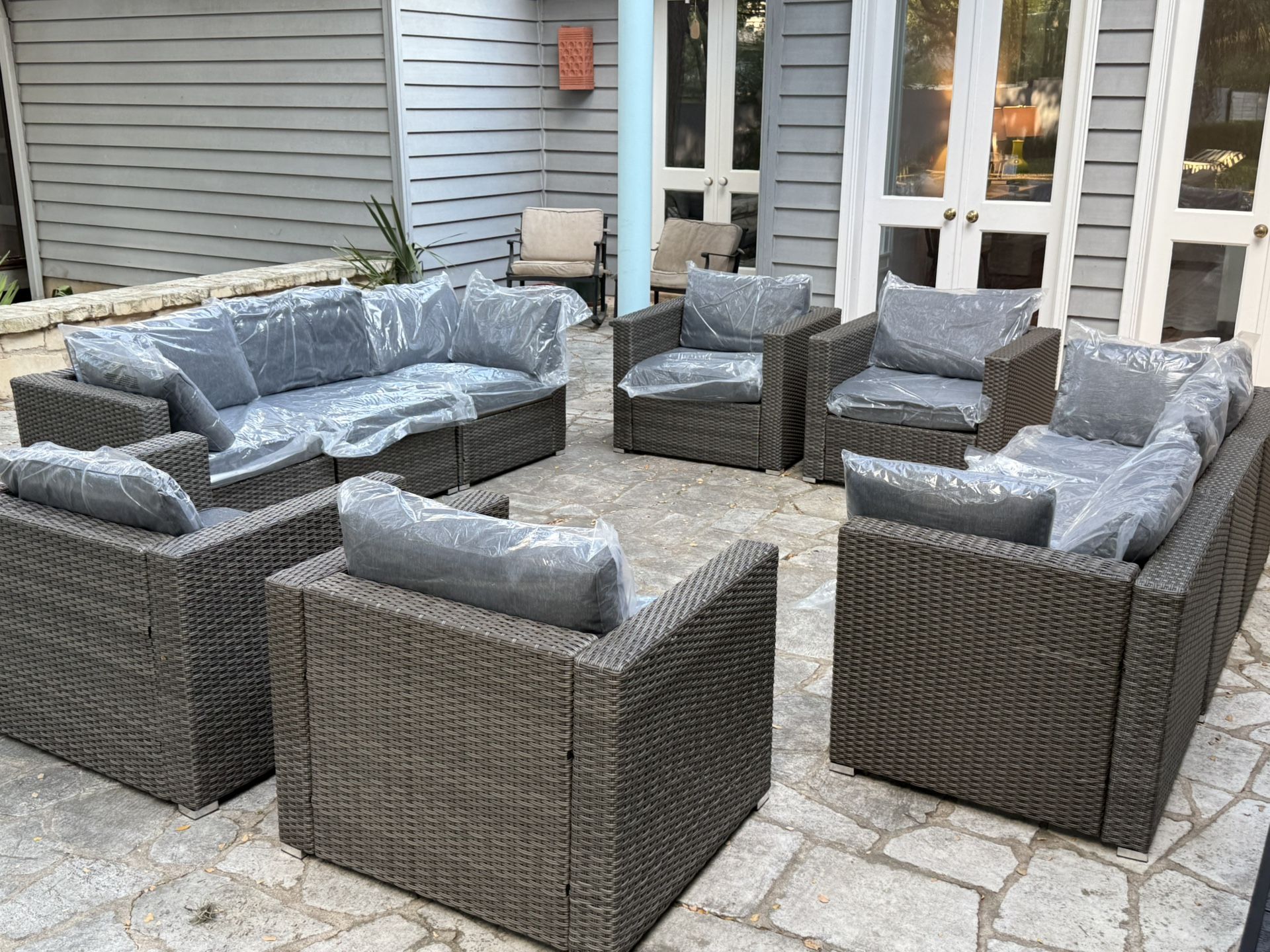 New inbox patio set (we finance and deliver)($54 down,$1999 total)(90 day no interest payment plan)