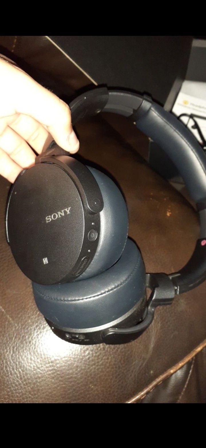 Sony mdr-xb950n1 EXTRA BASS headphones