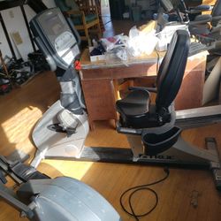 Recumbent Bike True CS800