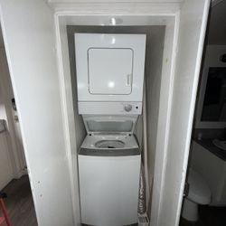 Whirlpool Wash And Dryer Unit