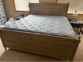 Like New Ghostbed Luxe Hybrid King Mattress