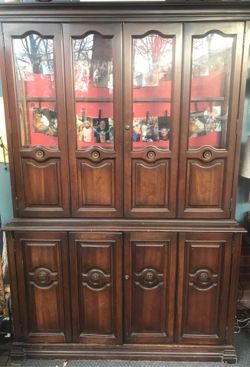 REDUCED PRICE!! BEAUTIFUL CHINA CABINET