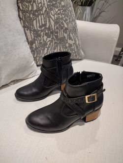 Kids Black Booties Size 4