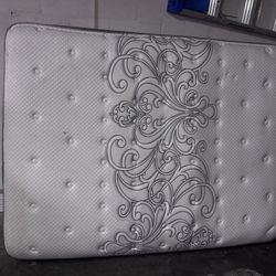 Plush Queen Mattress & Box Spring