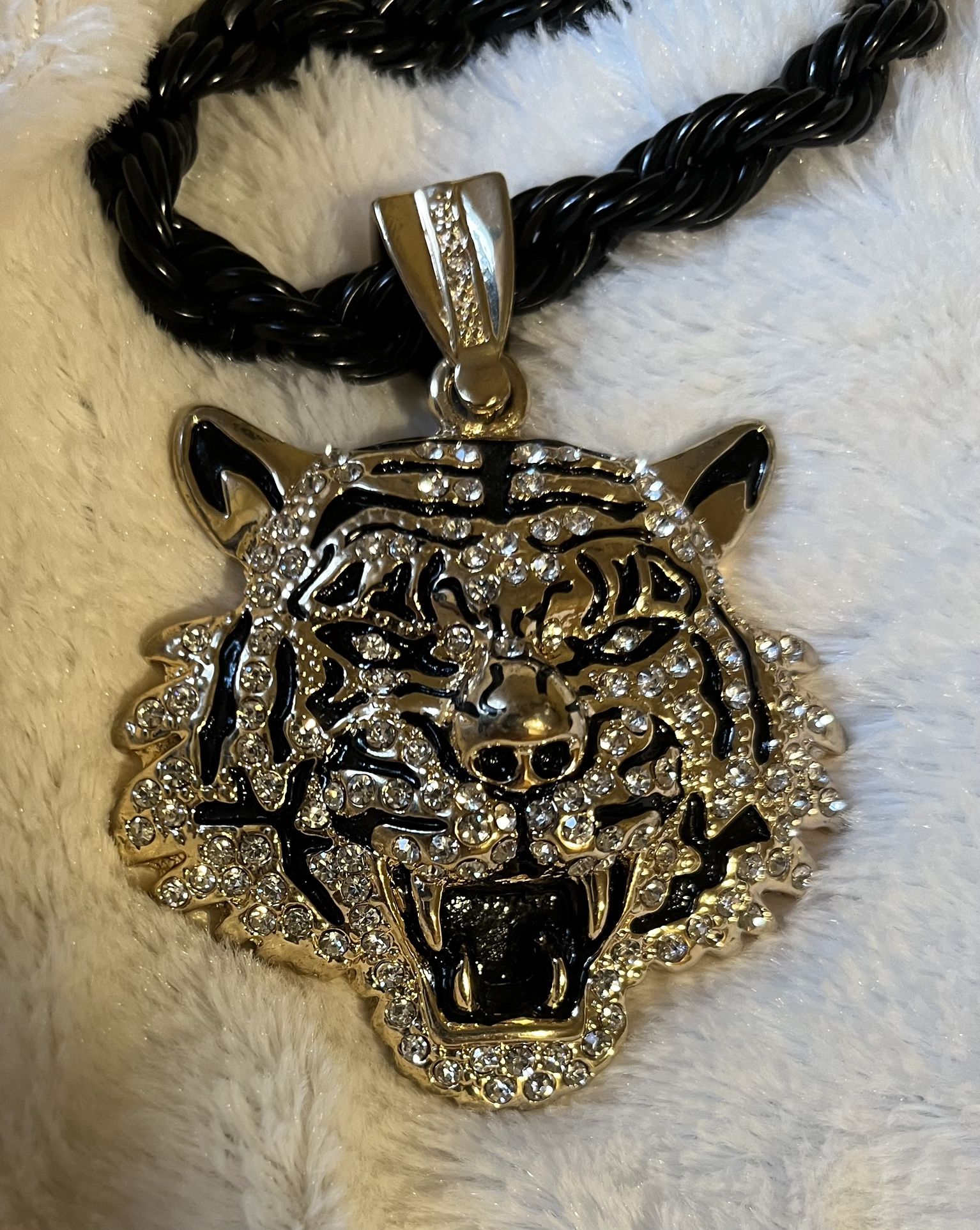 Chain & Tigar Pendant