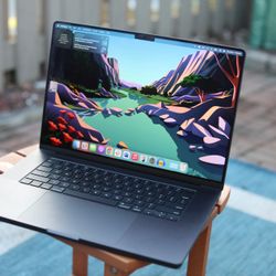 Space Gray MacBook Pro 16 in.  M4 MAX 36GB Ram 1 TB Storage 
