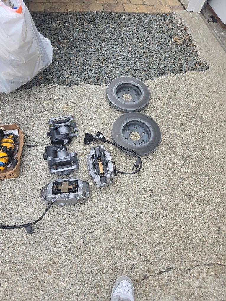 OEM Chevy Suburban 2025 Caliper Brake Set With 2 Rotors