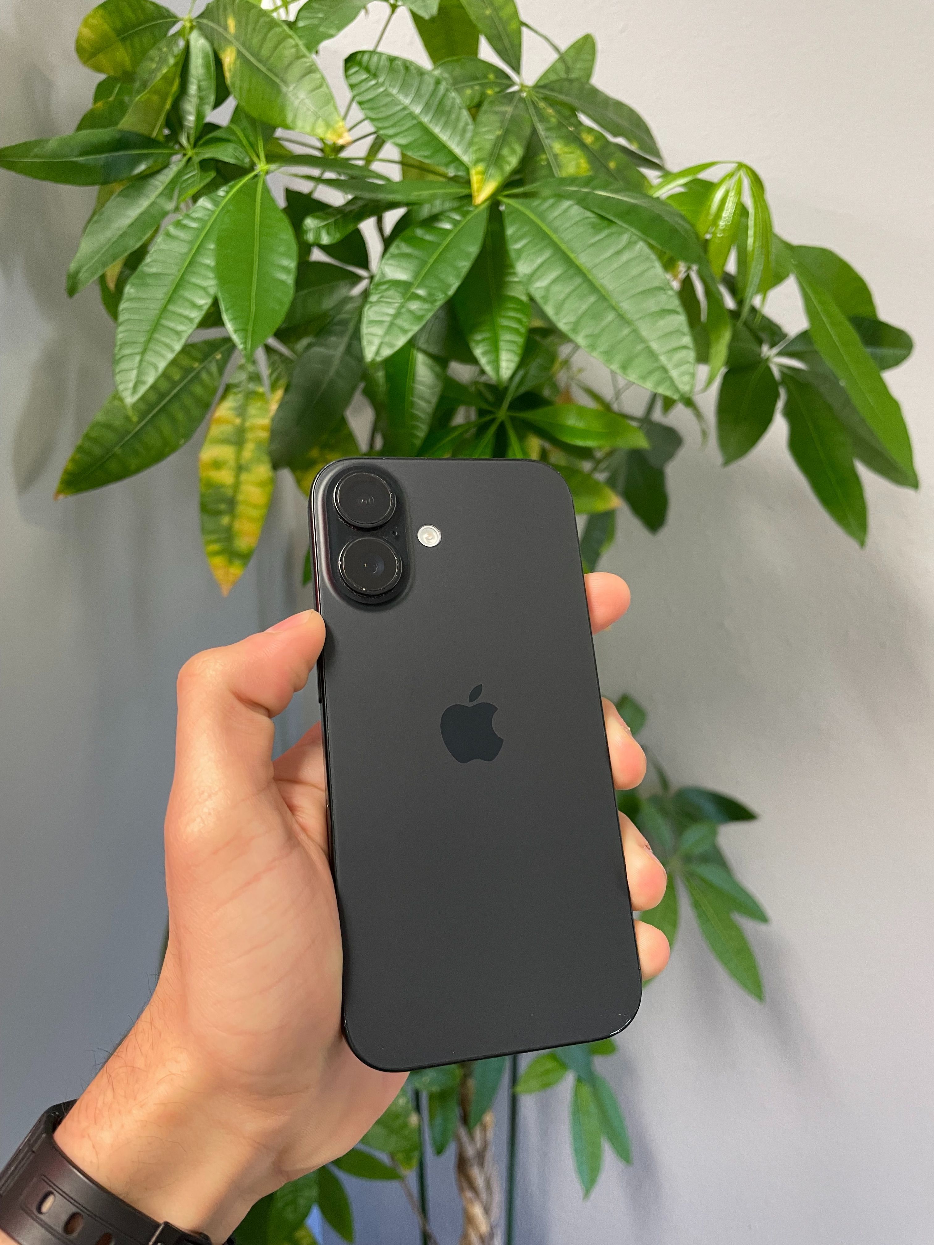 iPhone 16 - AT&T/Cricket - 256GB
