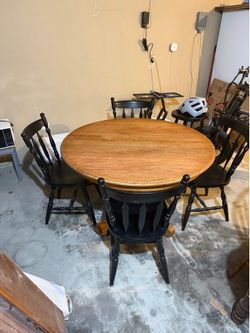 Dinning Room Table + 4 Chairs + Table Pad