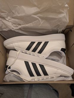 Adidas Size 9 Brand New