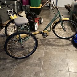 Nice Old Riding Tricycle JohnDeer$150 Obo