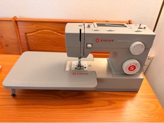 Singer HD6380M Heavy Duty Sewing Machine – Excellent Condition - extras included