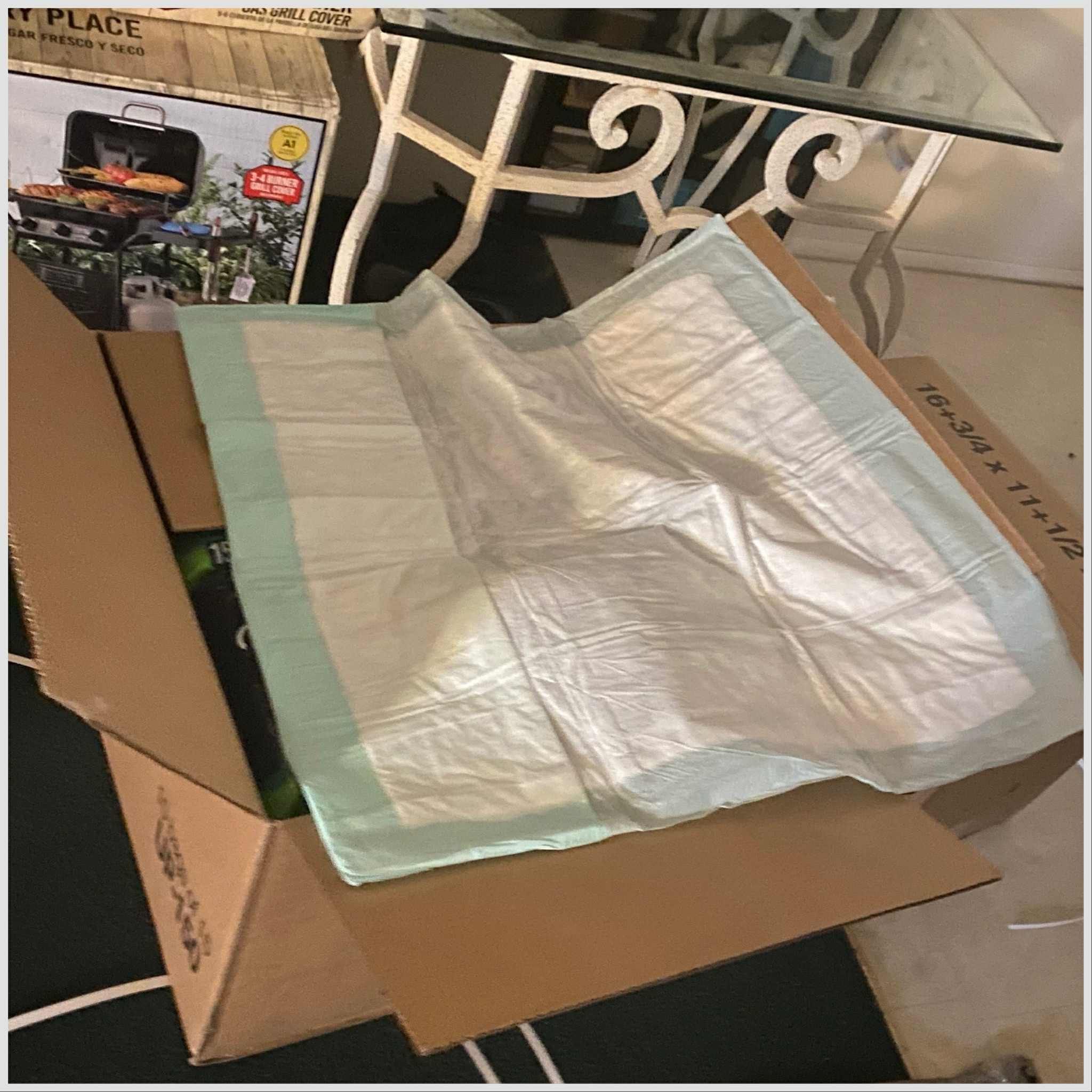 ♥️🐶🐶🐾/🛌🛏️  $60 each box-4 or 5 boxes available right now. $60 per box.--pick up in yakima.just $60 for 150 pads (1 box) size 36X23!!!. xtra large