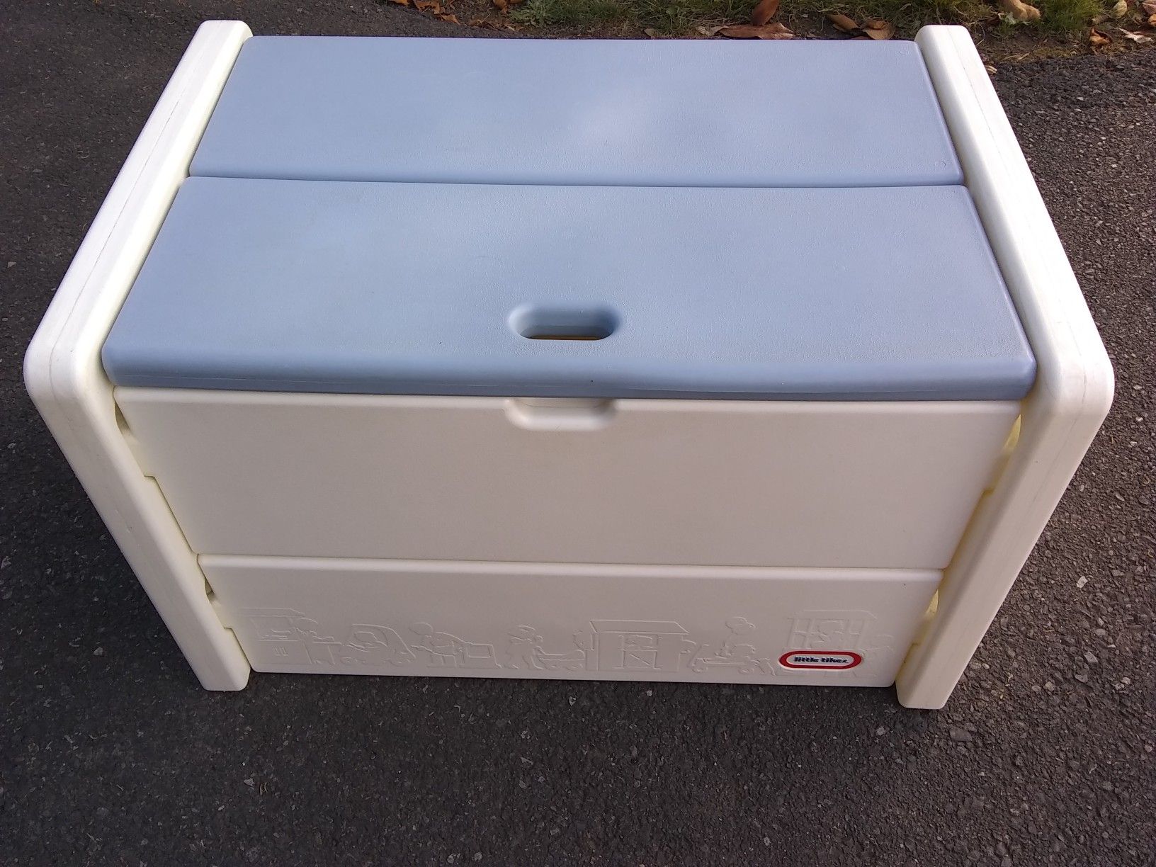 XL Large Little Tikes blue and white toy box/ chest excellent condition