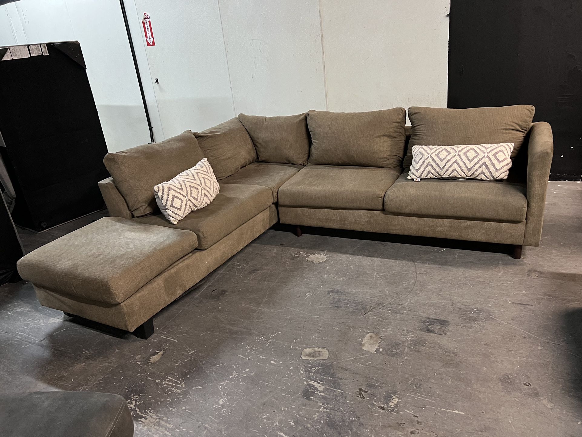 SECTIONAL COUCH SOFA