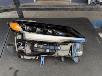 Nissan kicks 2025-2025 right passenger side headlight led oem