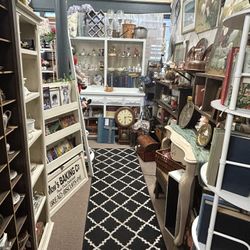 Vintage Decor, Furniture & Collectibles