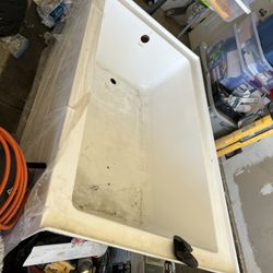 New Bath Tub Left / Tina Nueva Izquierda 
