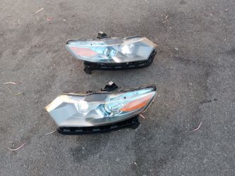 2010-2011 Headlights (Halogen Bulbs) With Light Bulbs And Accessories Oem.