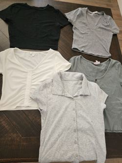 Juinors clothes size small in Excellent Condition