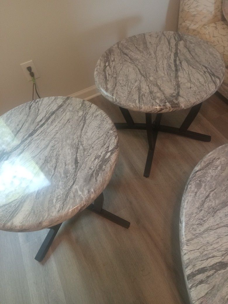 https://offerup.com/redirect/?o=M3BjLmNvZmZlZQ== Table With End Tables