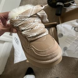 Women’s uggs Brand New Sz 7