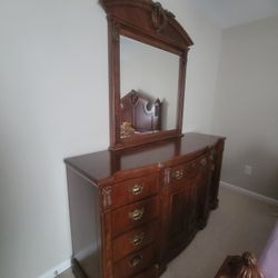 Queen Bedroom Set
