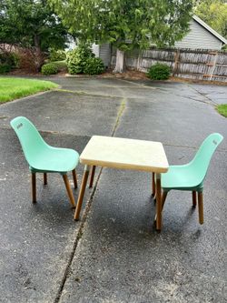 Kids Table 2 Chairs 