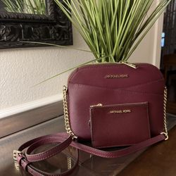 Michael Kors Jet Set Dome Crossbody