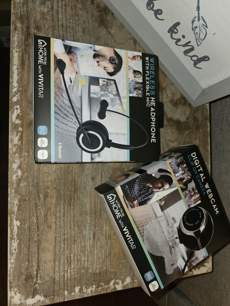 Vivitar Wireless Headphones And Digital Webcam