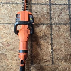 Hedge Trimmer (Black &Decker)