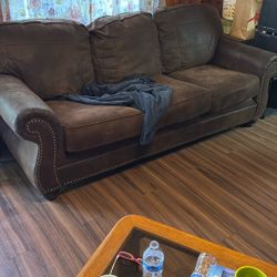 FREE BROWN COUCH AND LOVE SEAT  DECENT CODITION