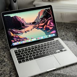 Retina 13” Apple MacBook Pro With Charger 