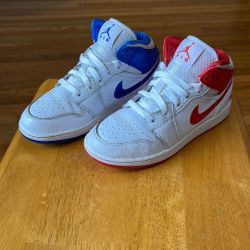 ALMOST NEW CONDITION NIKE AIR JORDAN 1 Size 4Y