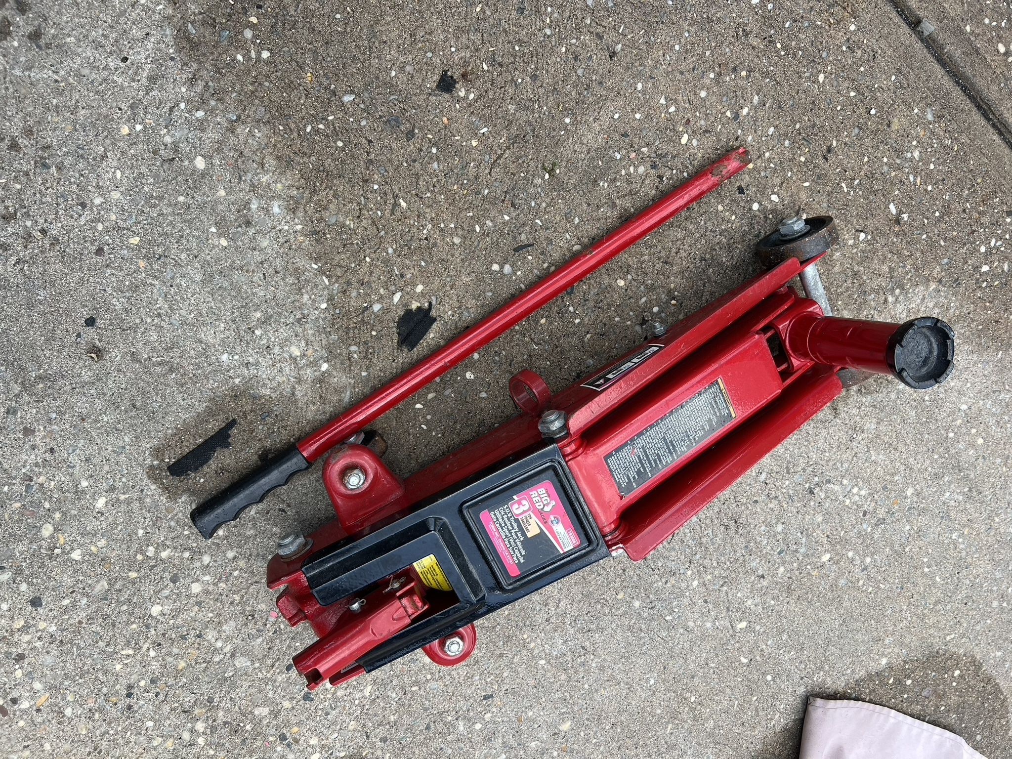 Heavy Duty Car Jack - Essential Auto Tool - Quick Sale!