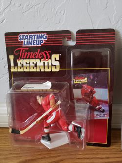 Starting Lineup Timeless Legends, Hockey Gordie Howie and Bobby Hull action figures, i. Original box.