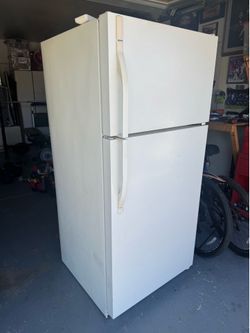 Refrigerator Kenmore for sale