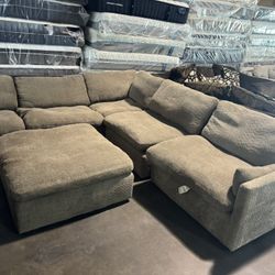 Seccional With Ottoman 