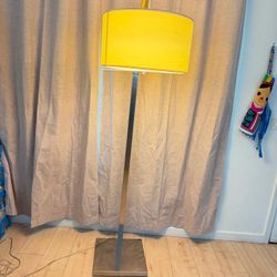 Brightech Lamp